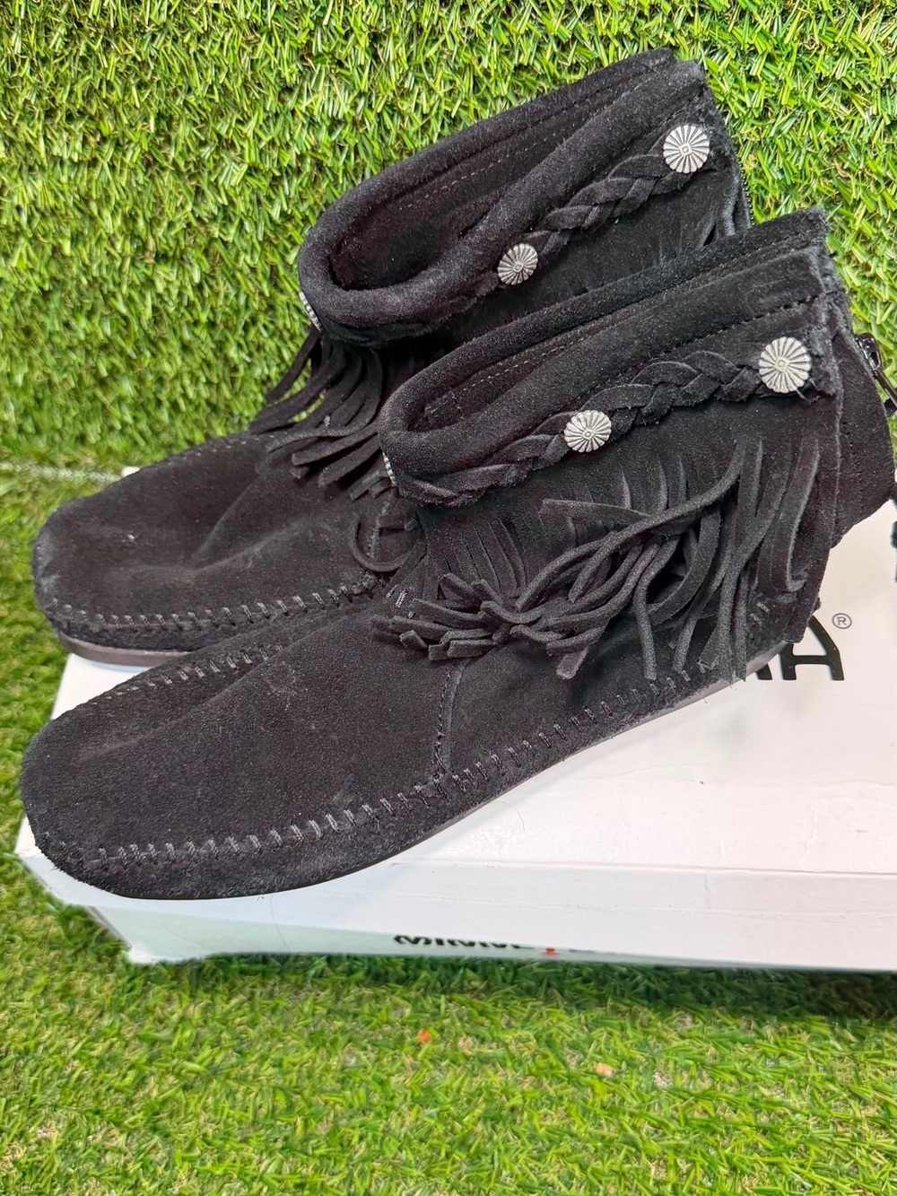 Minnetonka Women's Size 6 Black Suede Hi Top Back Zip Moccasin Fringe Boots